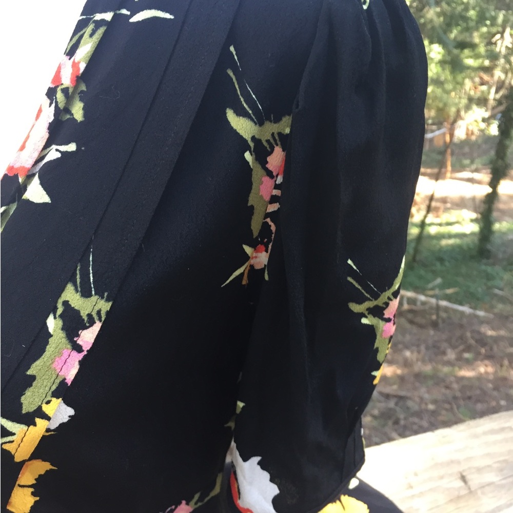 Free People black deep V front flowy jacquard ,floral puff sleeve - Picture 9 of 12